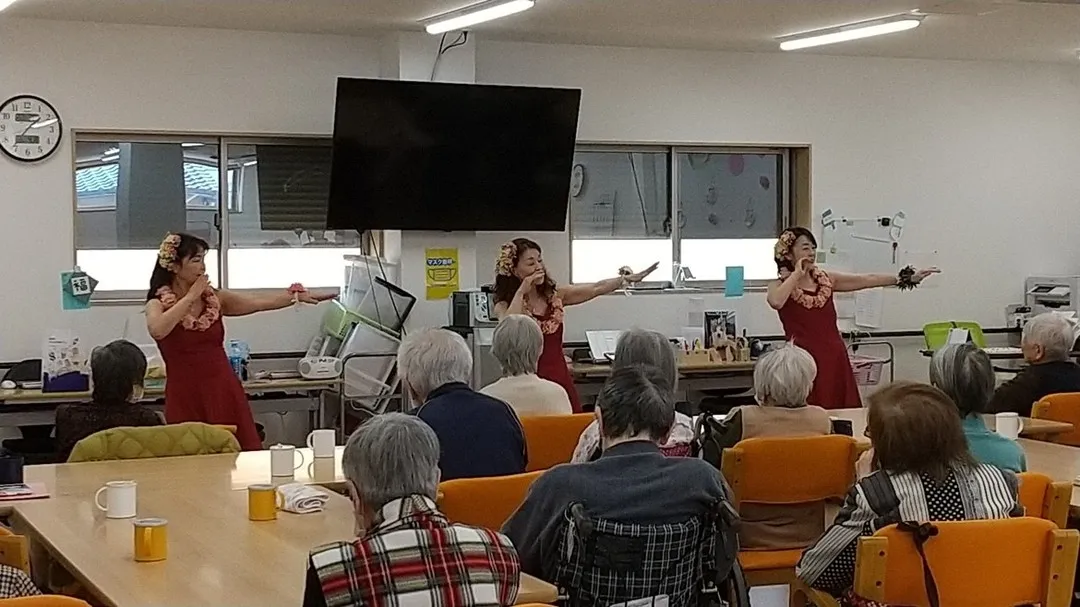 高齢者や障がい者など、特定の支援が必要な方々がデイケアを利用...